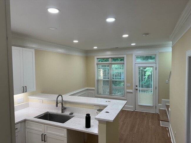 Building Photo - 115 Windermere Dr