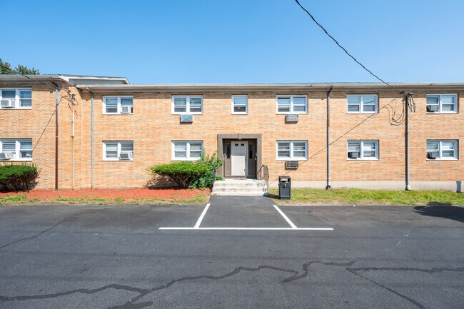 Deerfield Apartments - 324 Park Ave
