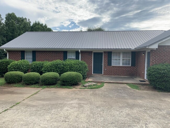 PRE-LEASING FOR AUGUST 2026! - PRE-LEASING FOR AUGUST 2026! House