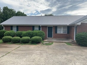 Building Photo - 109 Hunter's Run Rd