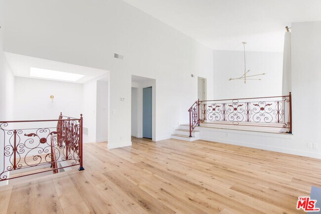 Foto del edificio - 17095 Palisades Cir