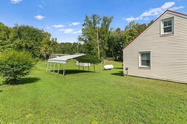 Building Photo - Newly Remodeled 3-Bedroom Home in Town of Blackstone!