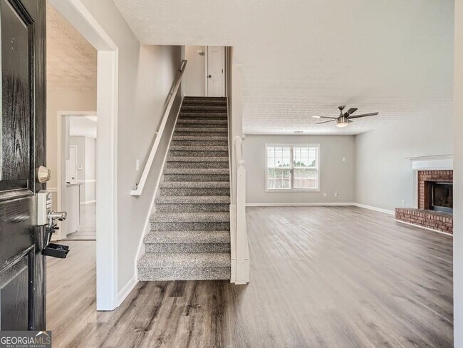 Foto del edificio - 2240 Blue Ridge Ln