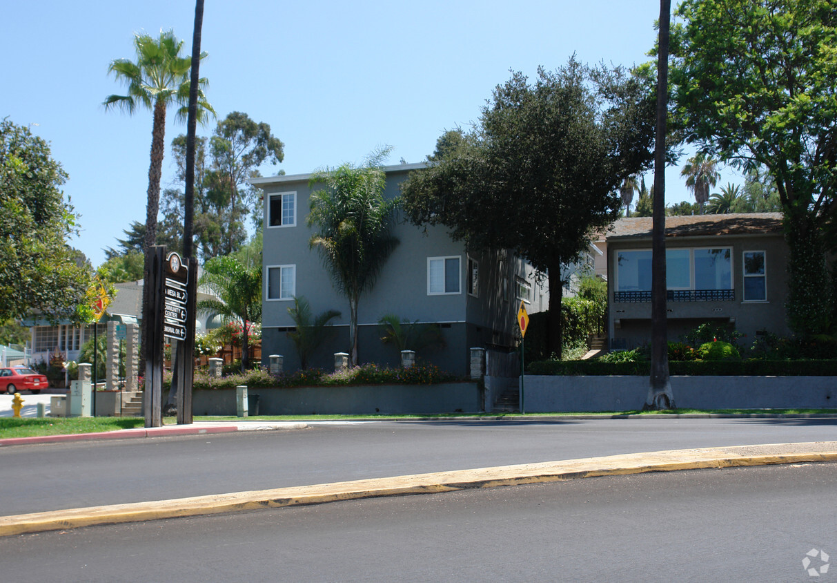 Building Photo - 8465 La Mesa Blvd