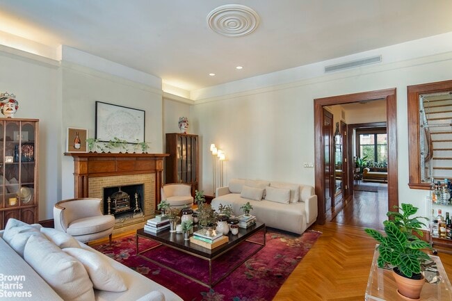 Building Photo - 322 W 80th St
