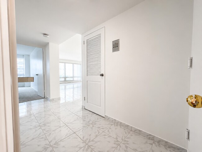 Entry - 3430 Galt Ocean Dr