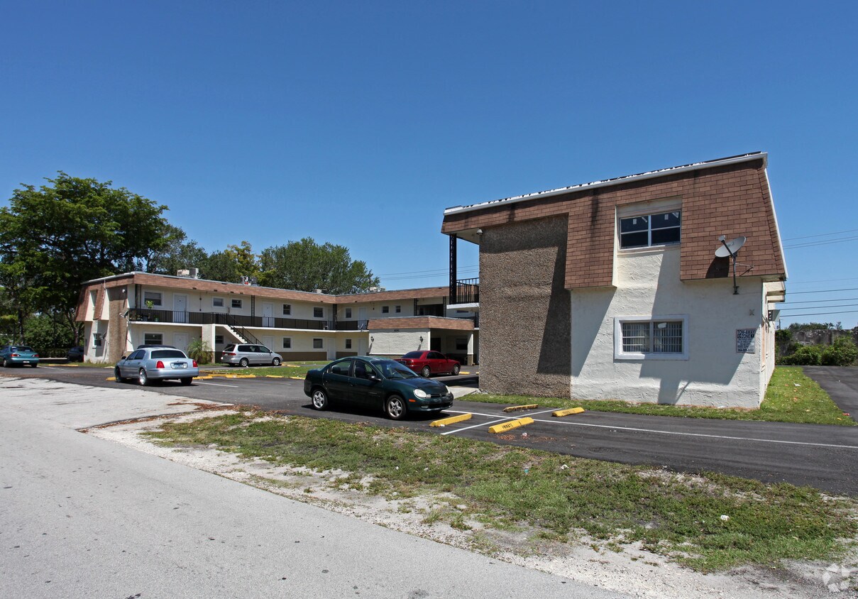 Primary Photo - 6141 SW 30th St
