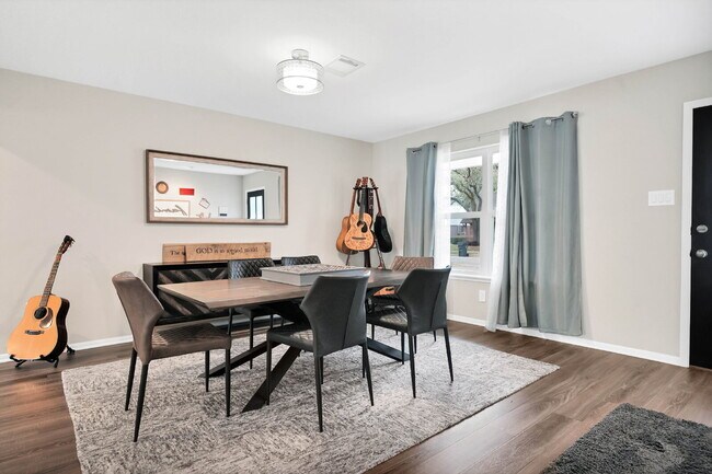 Foto del edificio - Charming 4-Bed Home with Granite Elegance in Sugar Land