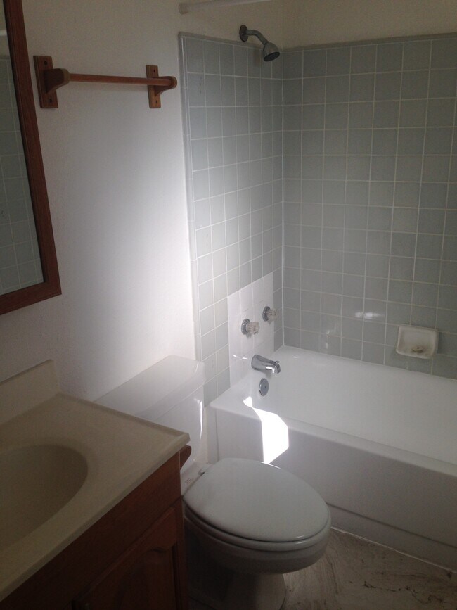 Building Photo - 71 N Ellsworth Ave