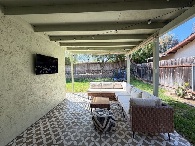 Foto del edificio - 849 Loganberry Ct