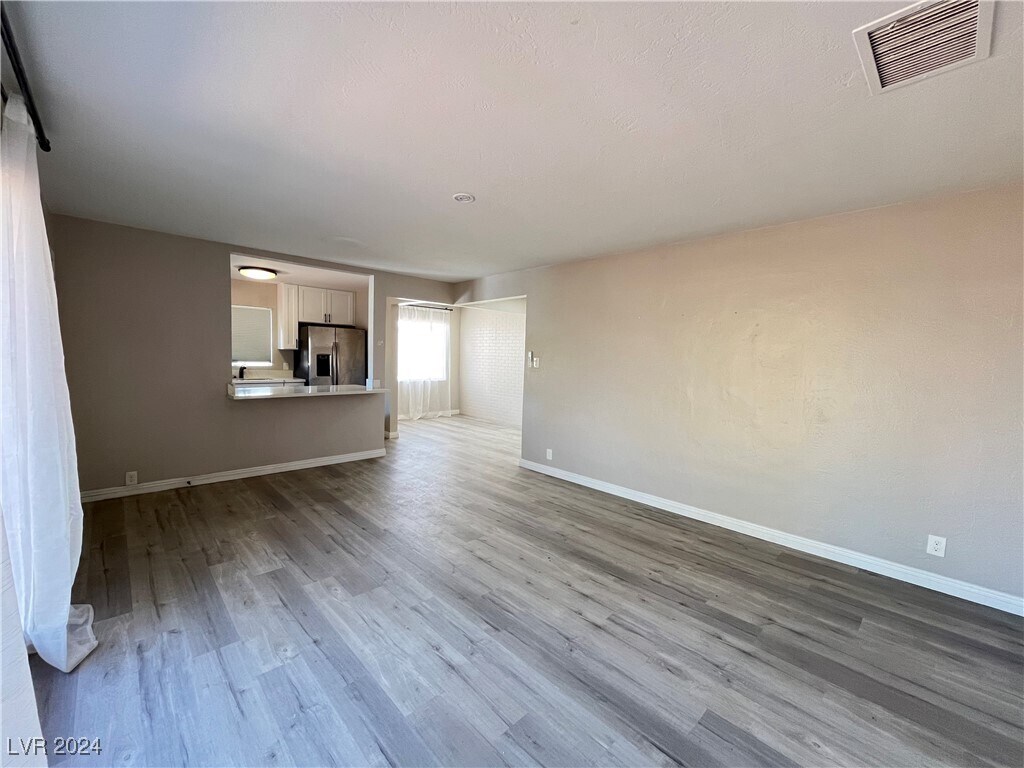 Foto principal - 1036 E Hassett Ave