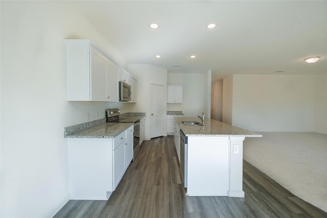 Foto del edificio - 713 Cedar Elm Dr