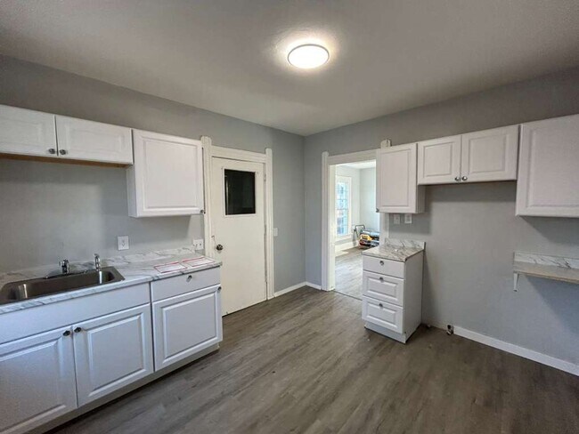 Building Photo - Spacious Corner-Lot Opportunity in Lorain!