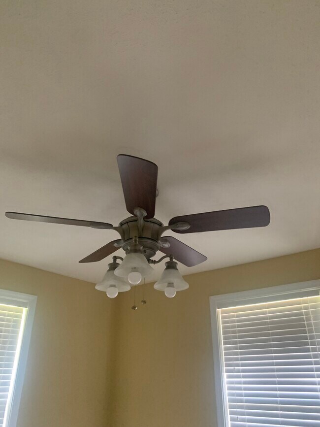 Building Photo - 220 E Church St