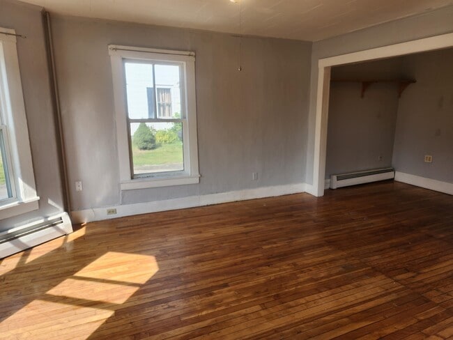 Building Photo - 6 Hager Ln