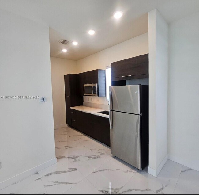 Foto del edificio - 10440 NW 67th St