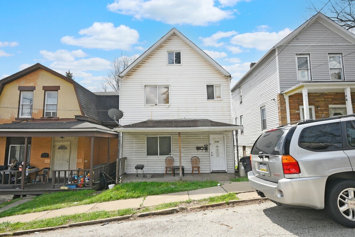 1530 Grandview Ave Unit 1, Braddock, PA 15104 Room for Rent in