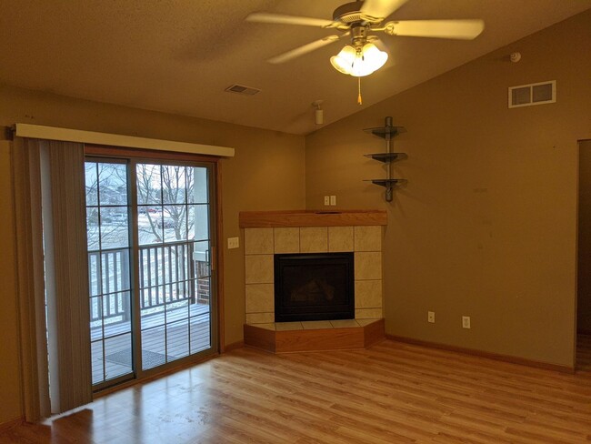 Foto del edificio - 2 bedroom, 2 bath condo in North Liberty