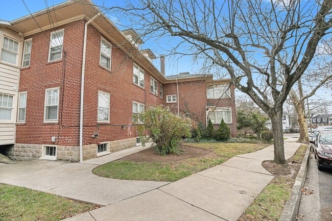 Building Photo - Rambler