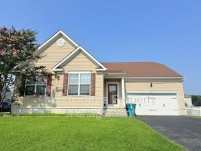 Building Photo - 214 Redstone Ct