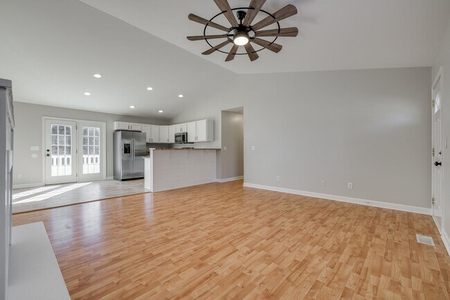 Foto del edificio - Nicely updated and well-maintained 3 bedro...