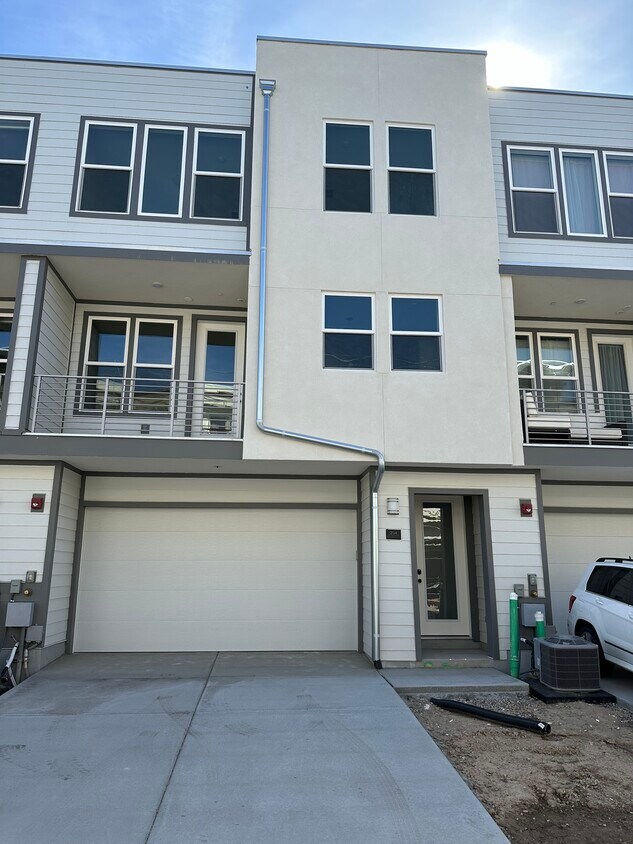 Farmington North Townhomes Apartments in Farmington, UT