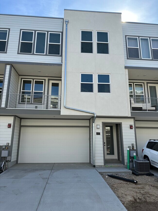 Farmington North Townhomes Apartments in Farmington, UT