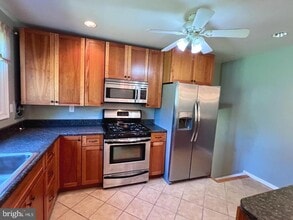 Building Photo - 2208 Jamaica Dr