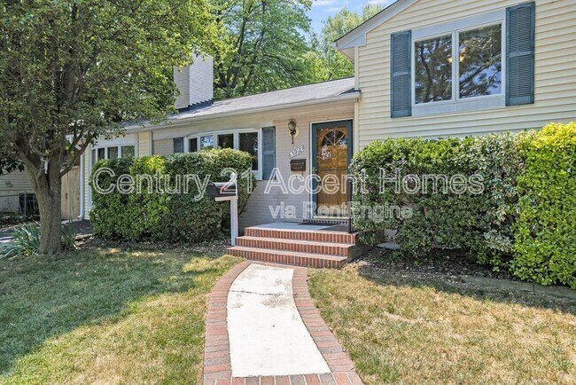 Building Photo - 5912 3rd St S