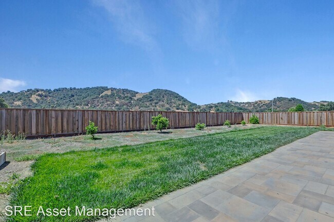 Building Photo - 3 br, 3 bath House - 635 Hale Ave