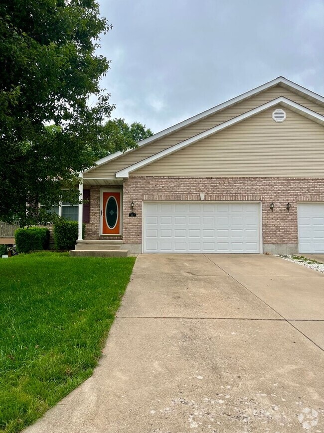 Building Photo - 717 Tessa Dr