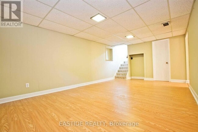 Building Photo - 40 Greylawn Crescent