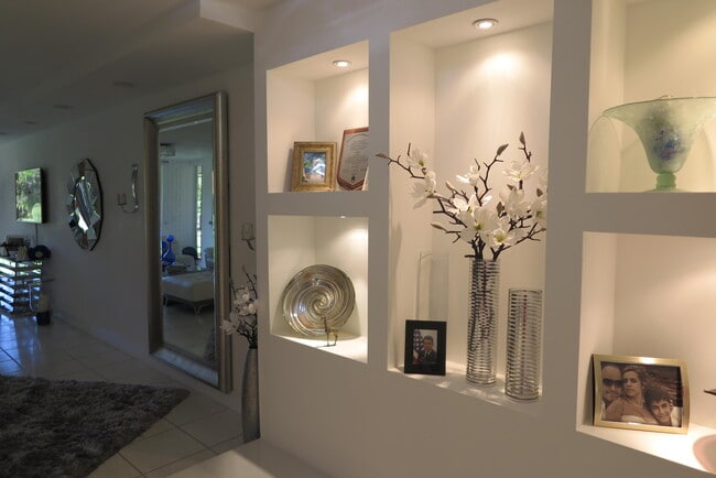 Building Photo - 7875 La Mirada Dr