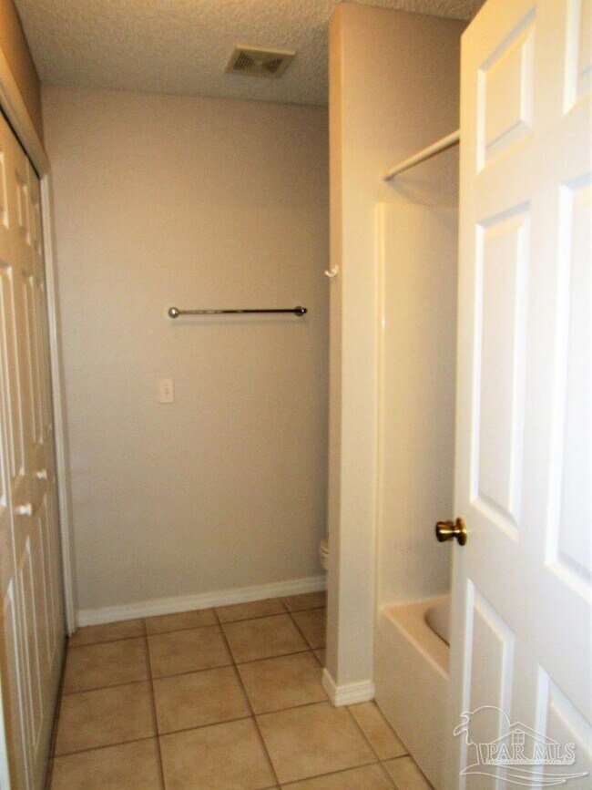 Building Photo - 2331 Trailwood Dr