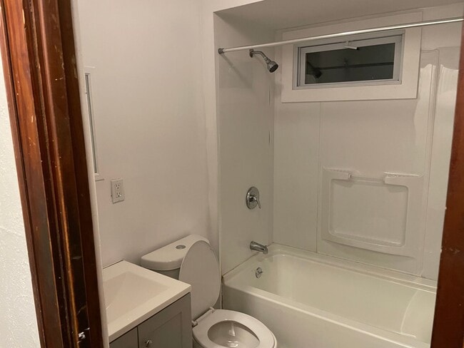 Foto del edificio - 1271 E 169th St