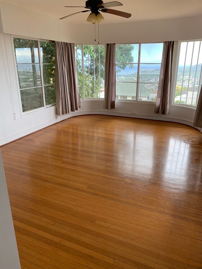 Photo - Views for DAYS!  Captivating vintage charm