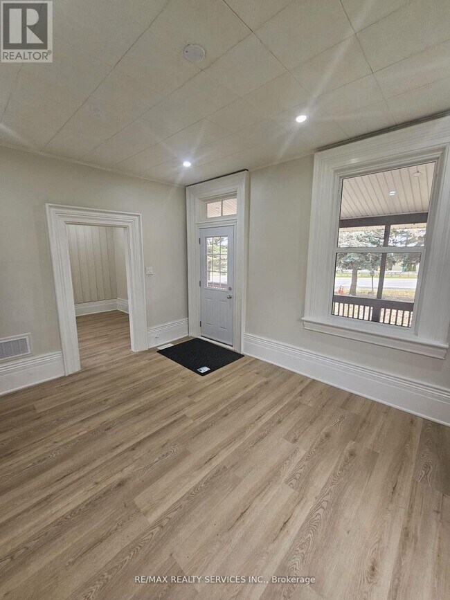 Photo du bâtiment - 8918 Wellington Rd 124