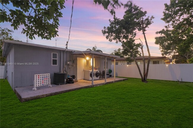 Building Photo - 6039 SW 38th St
