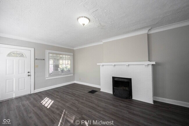 Foto del edificio - 3945 Central Ave