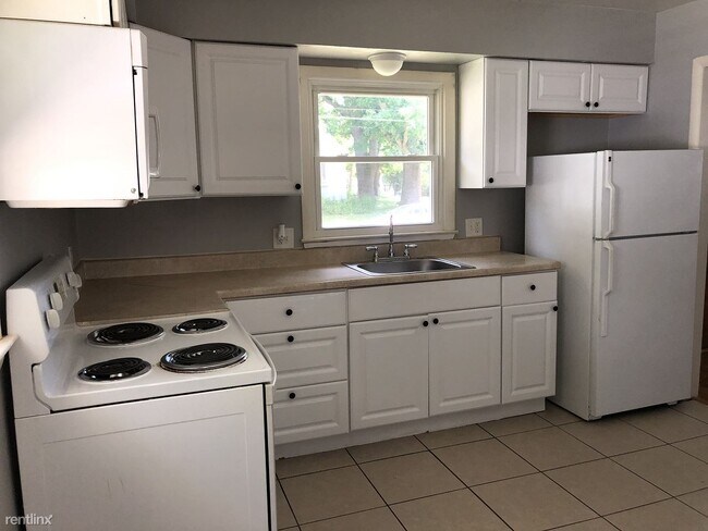 Building Photo - 3 br, 1 bath House - 1136 McCullough St