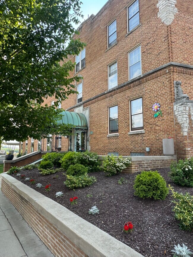 Foto del edificio - 7416 Harwood Ave
