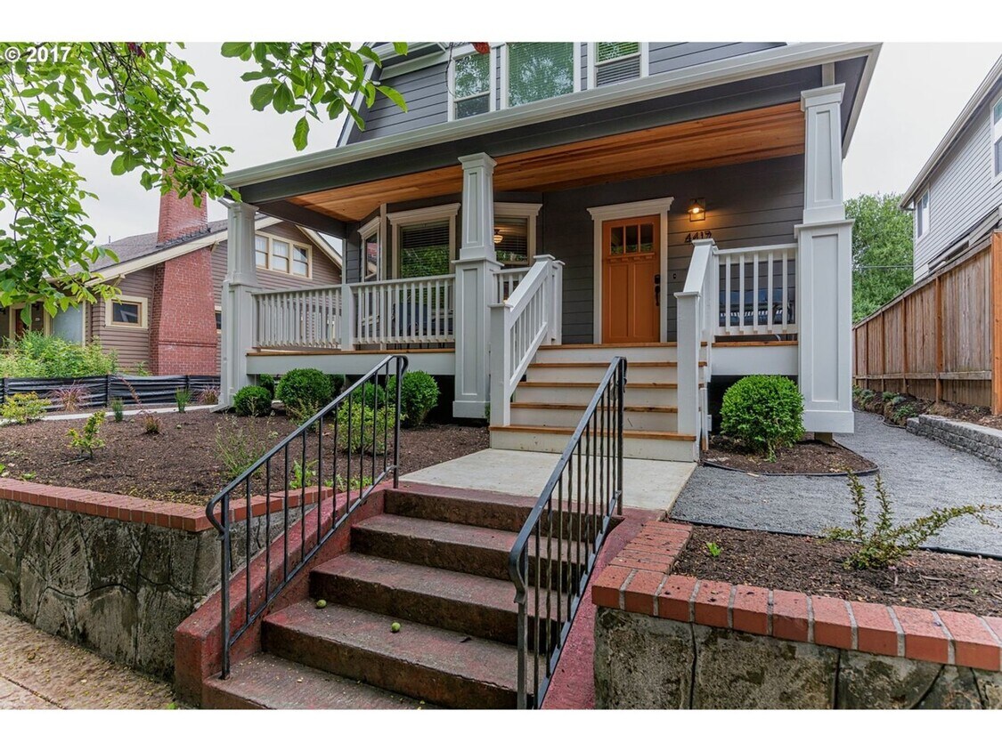 Foto principal - 4417 N Gantenbein Ave