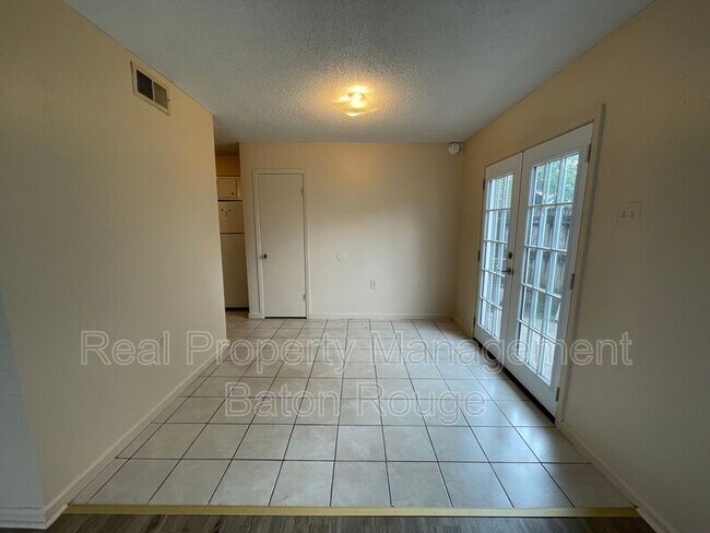Building Photo - 4152 Southpark Dr