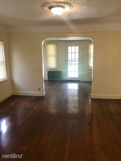 Building Photo - 3 br, 1.5 bath House - 321 Piper Blvd