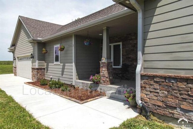 Building Photo - 462 N 1700 Rd