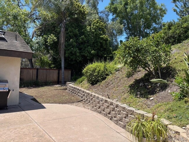 Building Photo - 9956 Courtyard Dr