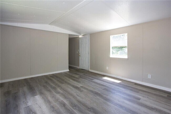 Building Photo - 340 Towler St