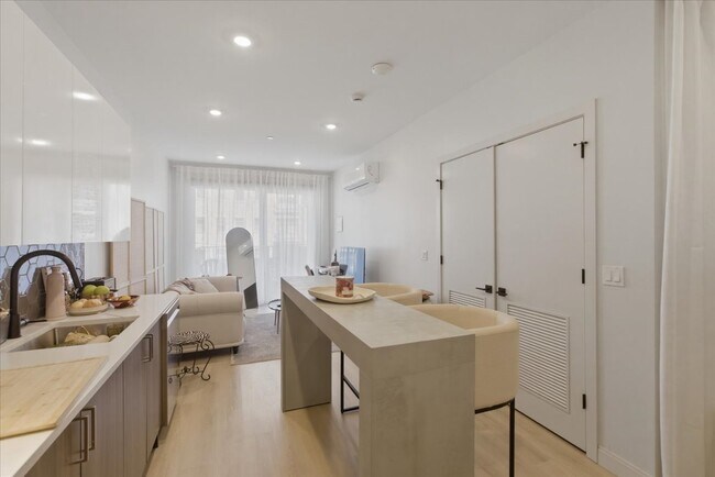 Foto del edificio - 948 W Sunnyside Ave