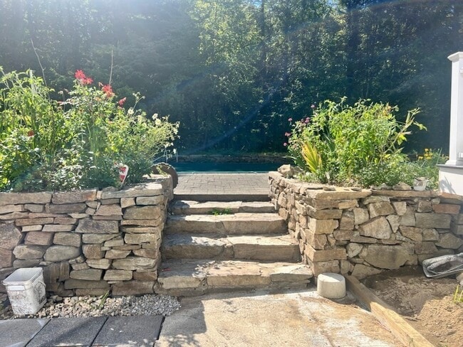 Foto del edificio - 0 Upton Rd