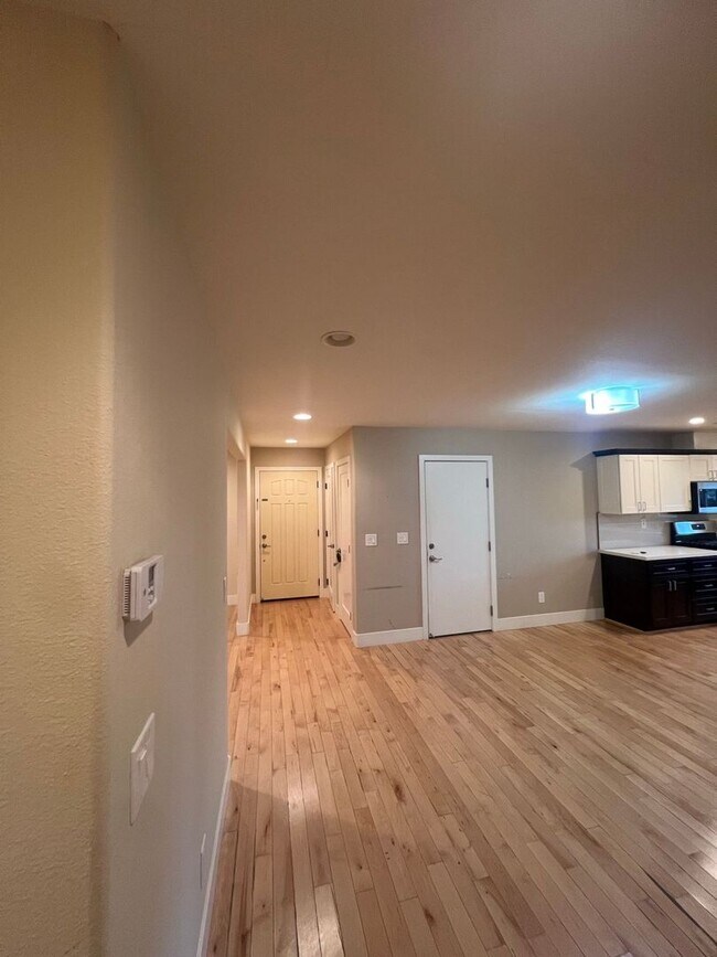 Foto del edificio - 4-Bedroom Home in Concord’s Desirable State Streets Neighborhood